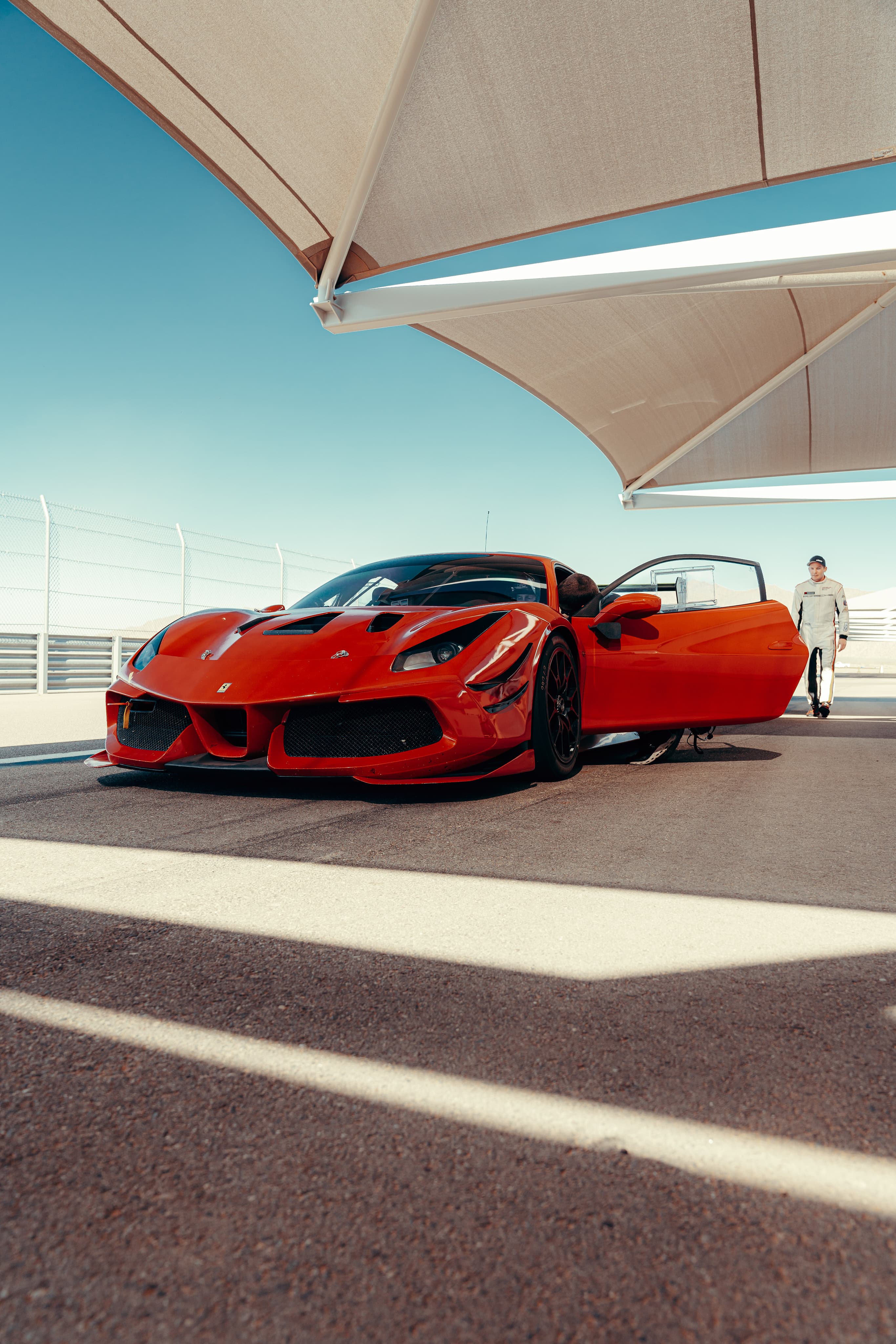 mclaren artura gt4 trophy